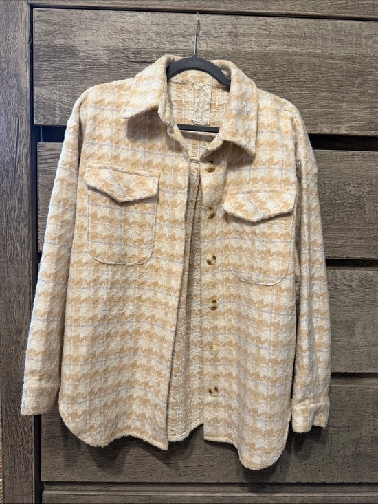 Sadie & Sage Jackets & Blazers - Sadie & Sage Cream and Tan Houndstooth Utility Shacket